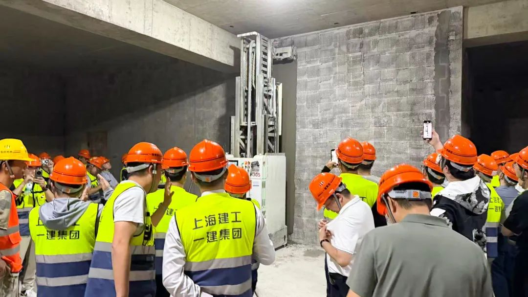 蔚建機(jī)器人“尖兵”集結(jié)，上海建工一建集團(tuán)力推“內(nèi)墻粉刷系列機(jī)器人”規(guī)模化應(yīng)用(圖4)