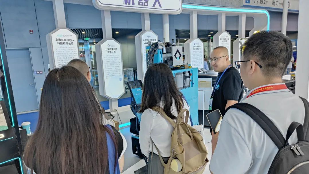 2025中博會,蔚建抹灰機器人展示智能建造硬實力(圖4) 2025中博會,蔚建抹灰機器人展示智能建造硬實力(圖4)