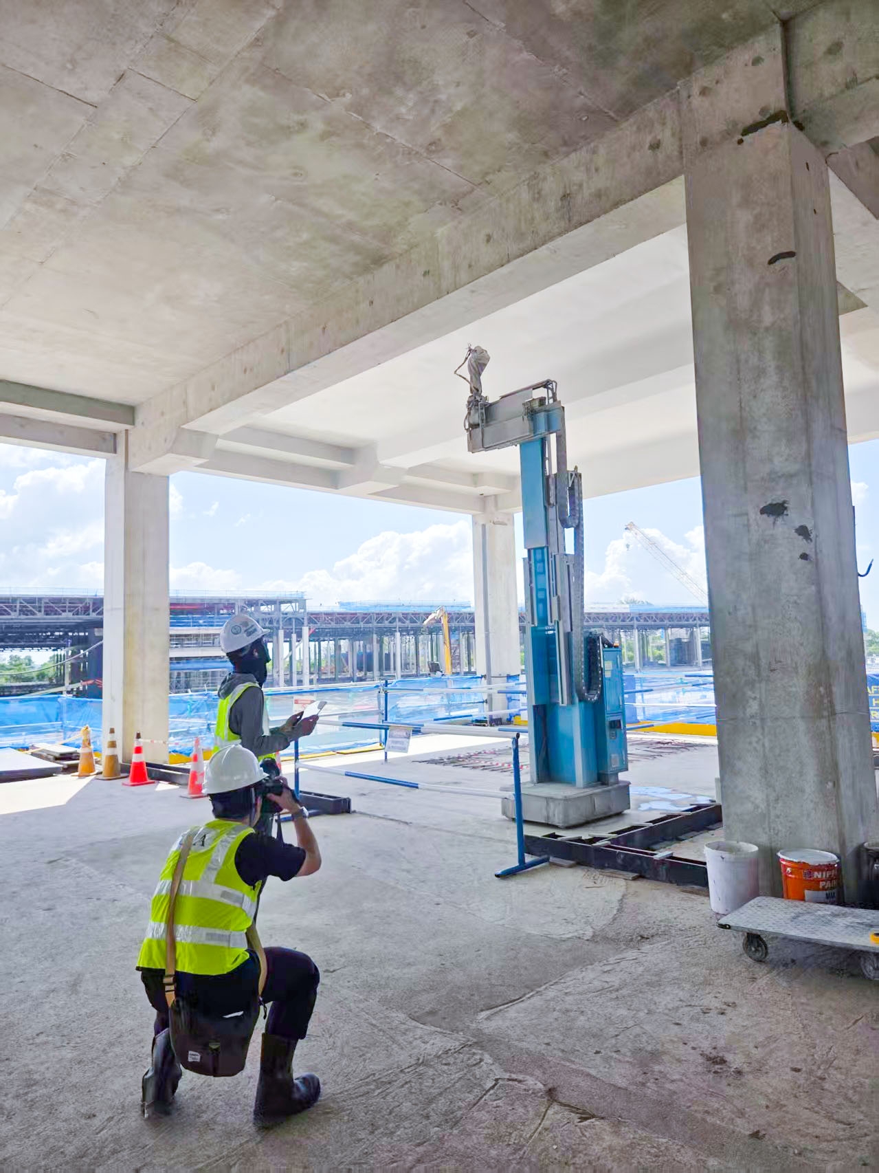 新加坡地鐵工程全面引入機器人，蔚建噴涂機器人在跨島線成功應(yīng)用！(圖3)