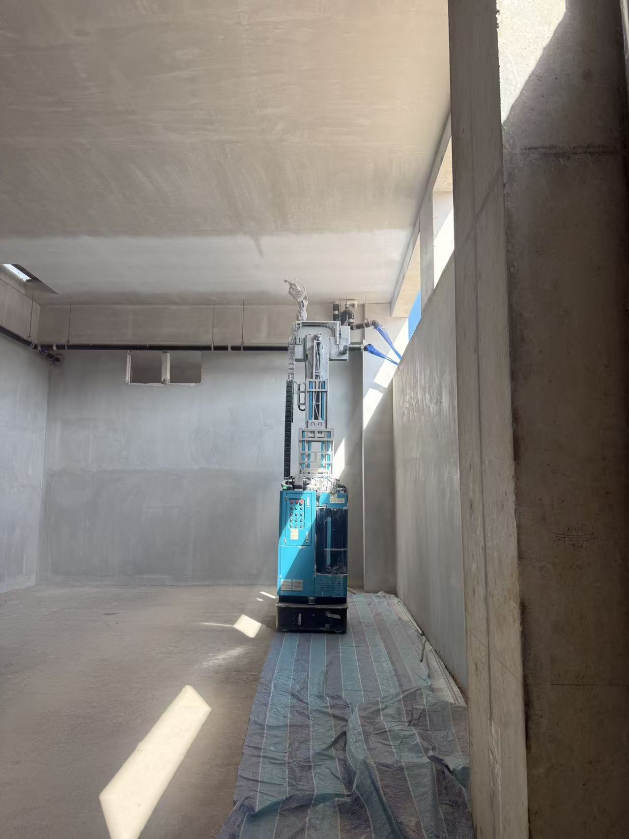 新加坡地鐵工程全面引入機器人，蔚建噴涂機器人在跨島線成功應(yīng)用！(圖4)